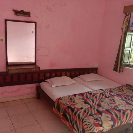 Hotel Yogi Lodge Khajurāho Dış mekan fotoğraf