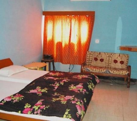 Hotel Yogi Lodge Khajurāho Dış mekan fotoğraf