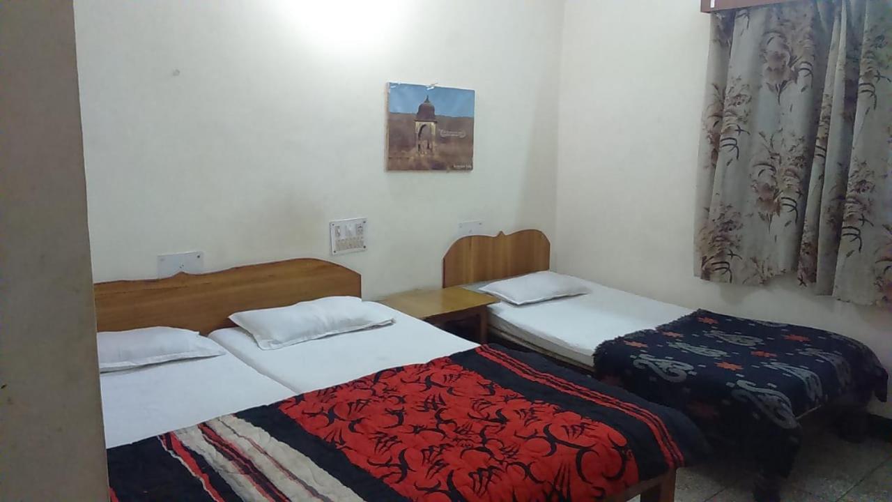 Hotel Yogi Lodge Khajurāho Dış mekan fotoğraf