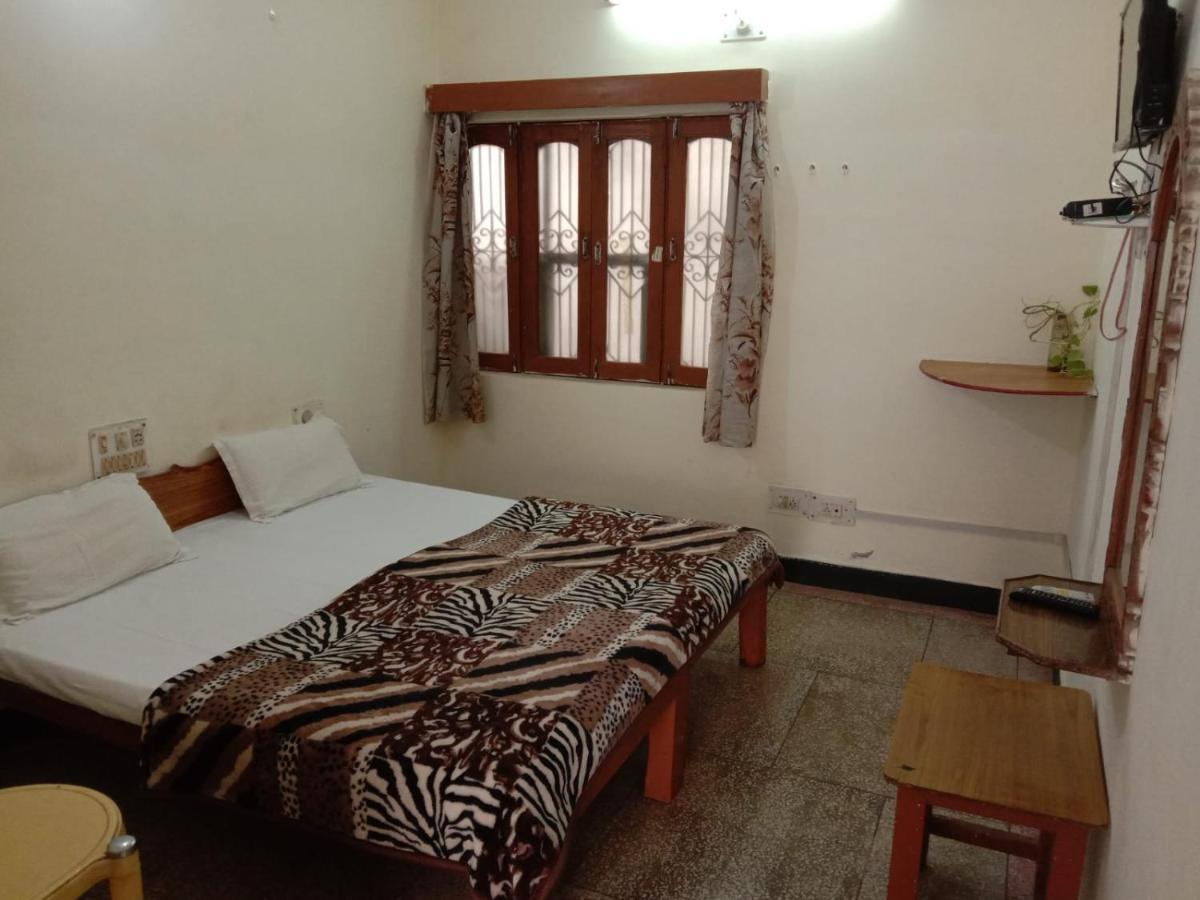 Hotel Yogi Lodge Khajurāho Dış mekan fotoğraf