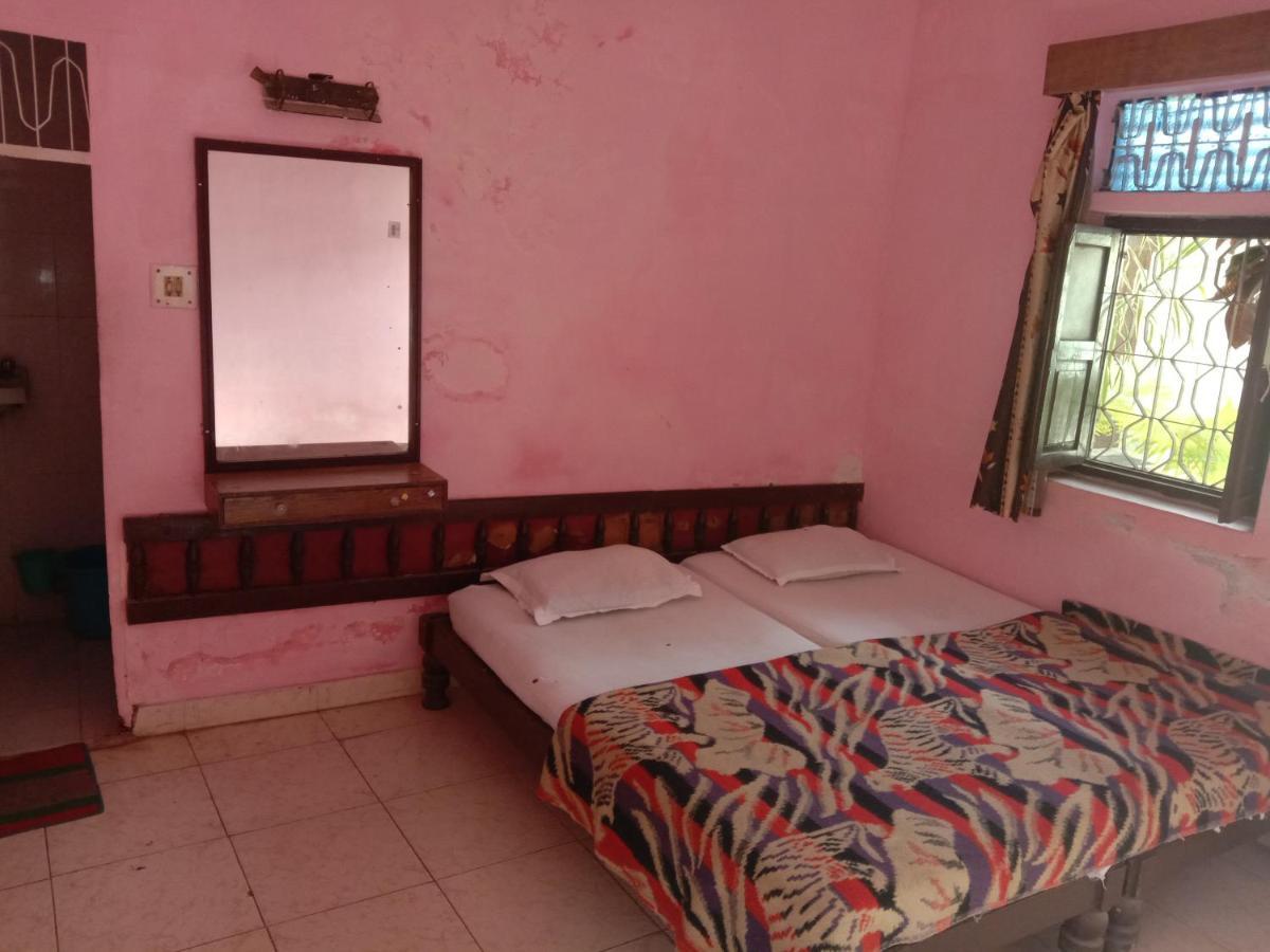 Hotel Yogi Lodge Khajurāho Dış mekan fotoğraf