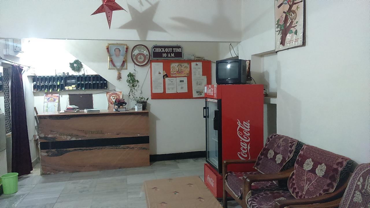 Hotel Yogi Lodge Khajurāho Dış mekan fotoğraf