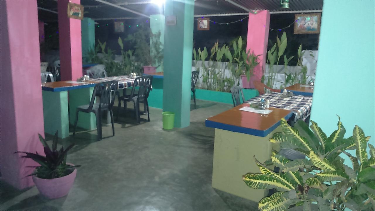 Hotel Yogi Lodge Khajurāho Dış mekan fotoğraf