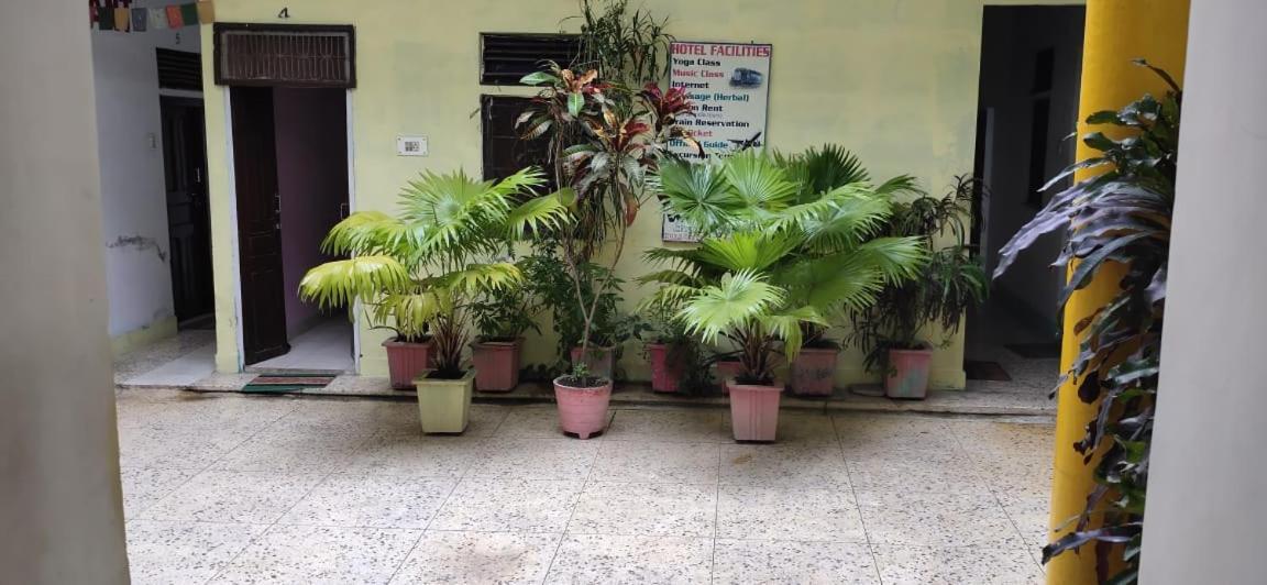 Hotel Yogi Lodge Khajurāho Dış mekan fotoğraf