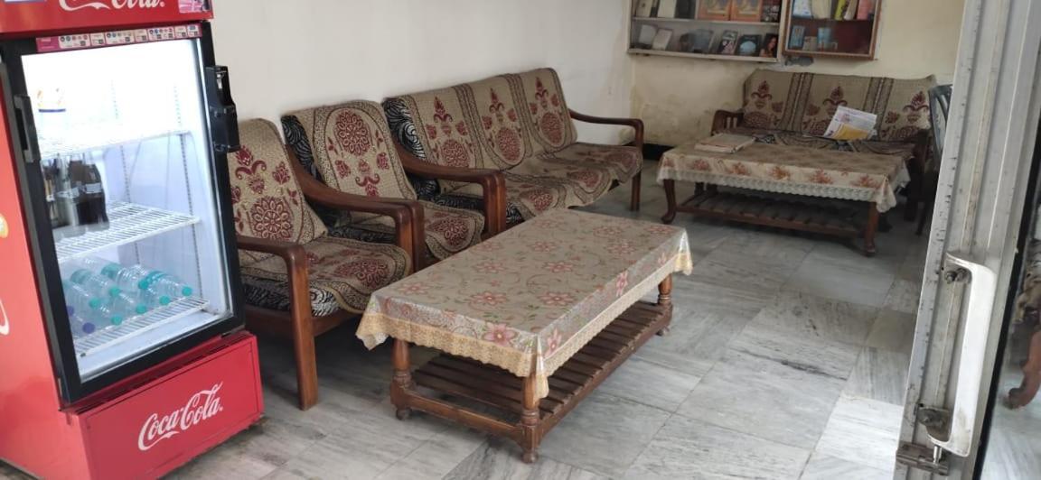 Hotel Yogi Lodge Khajurāho Dış mekan fotoğraf