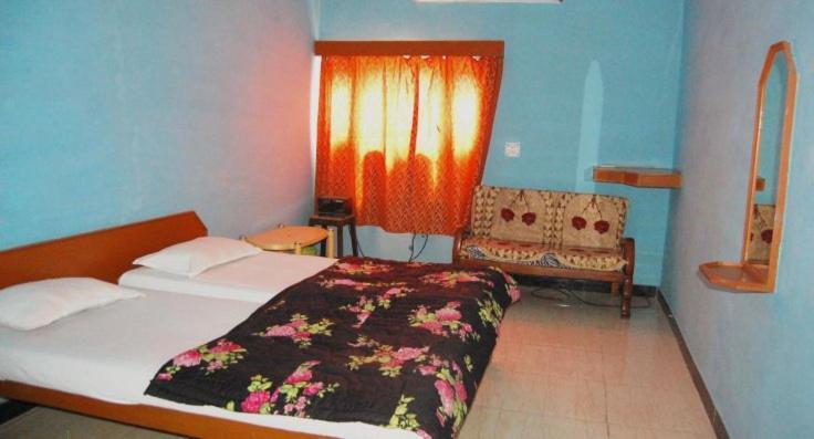 Hotel Yogi Lodge Khajurāho Dış mekan fotoğraf
