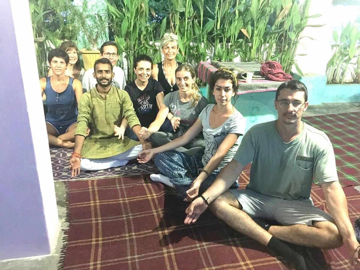 Hotel Yogi Lodge Khajurāho Dış mekan fotoğraf
