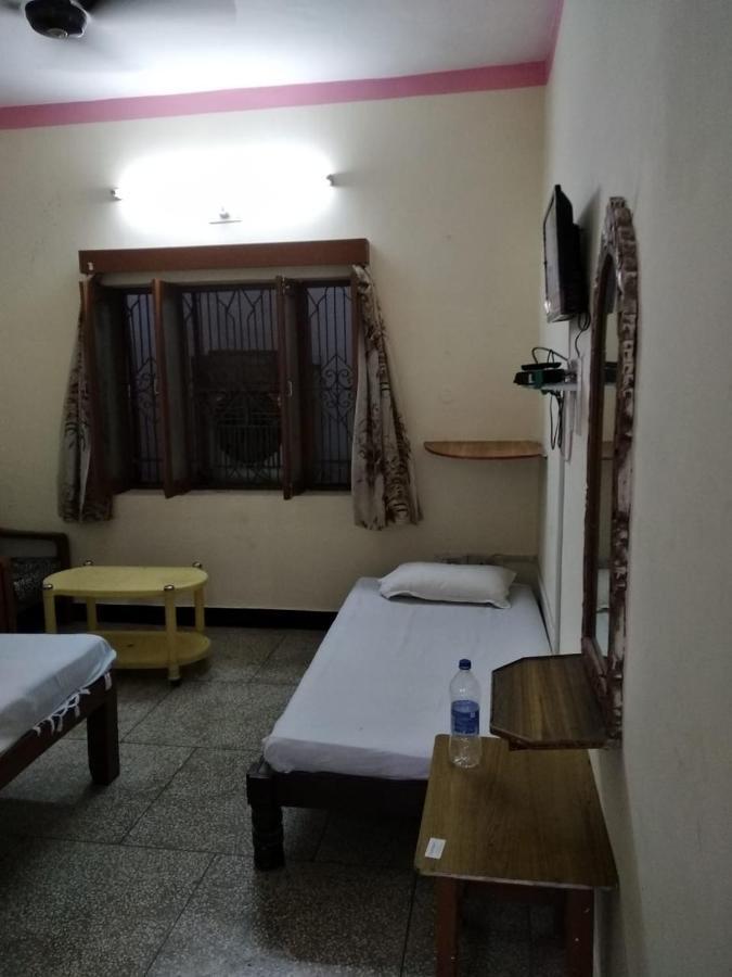 Hotel Yogi Lodge Khajurāho Dış mekan fotoğraf